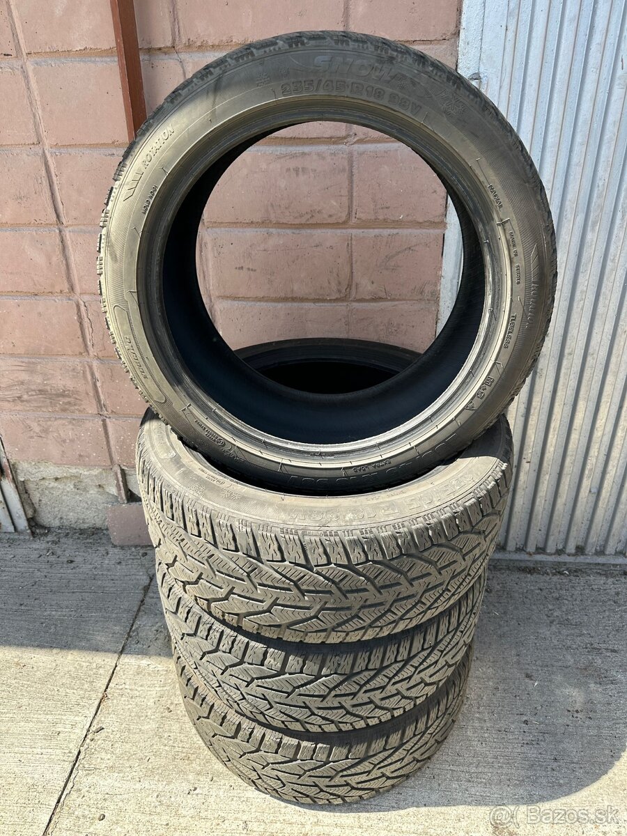 Zimne pneumatiky 235/45 R18