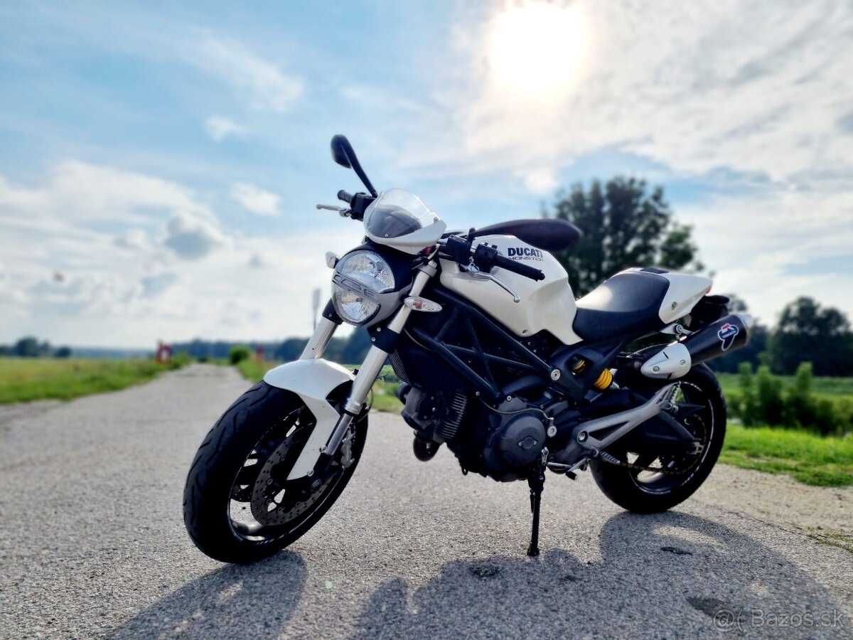 Ducati Monster 696