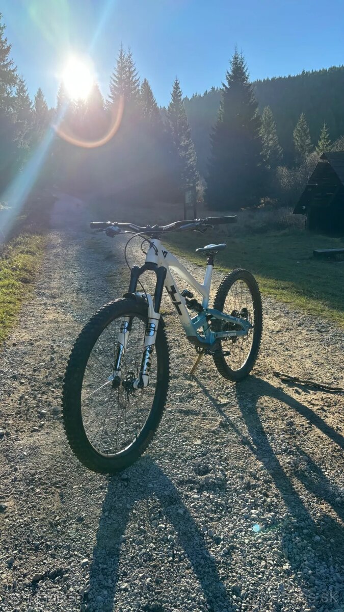 Horský Bicykel YT Capra comp 2019 (custom)