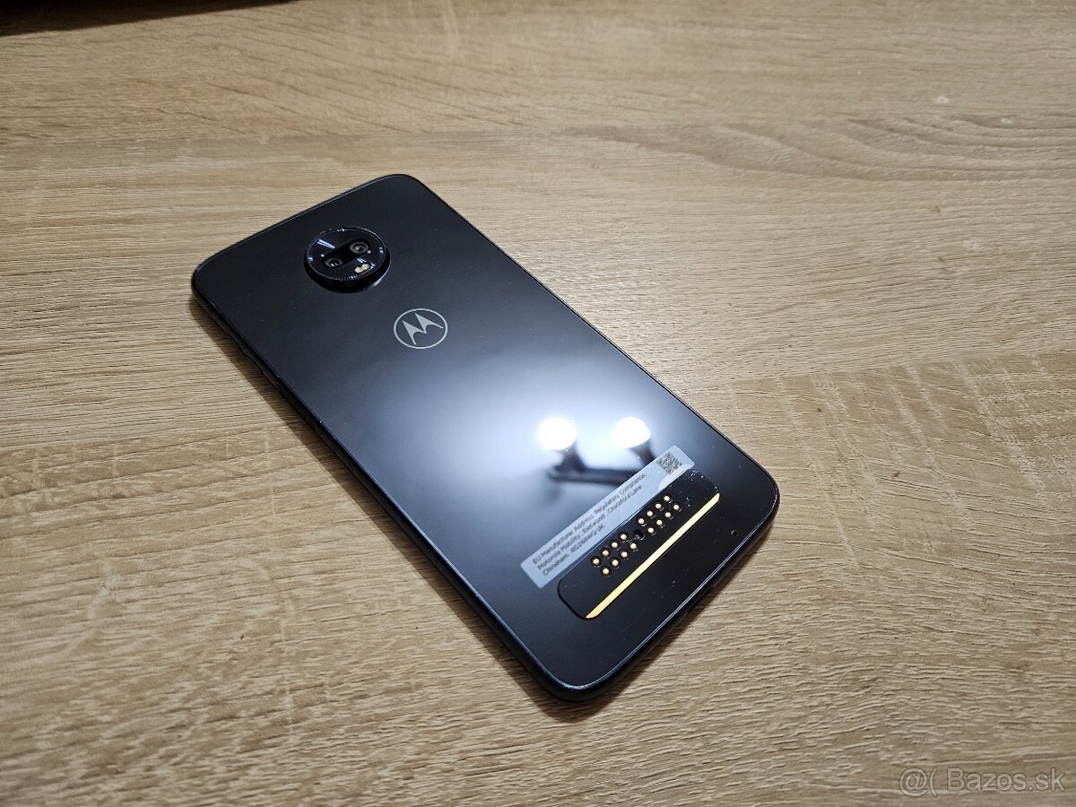 Ultratenka Motorola z3 play s pridavnou baterkou telefon v s