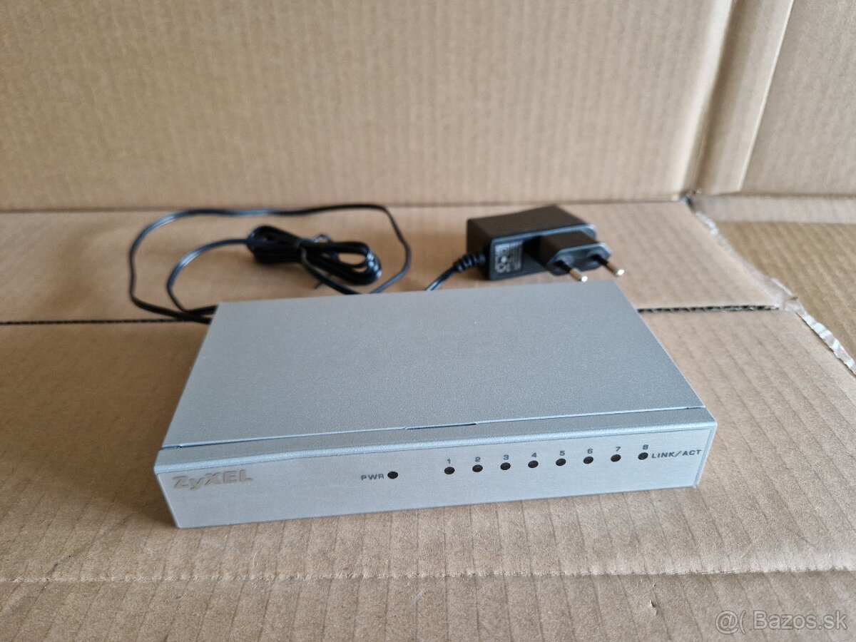 ZyXEL GS-108B 8 port gigabit switch