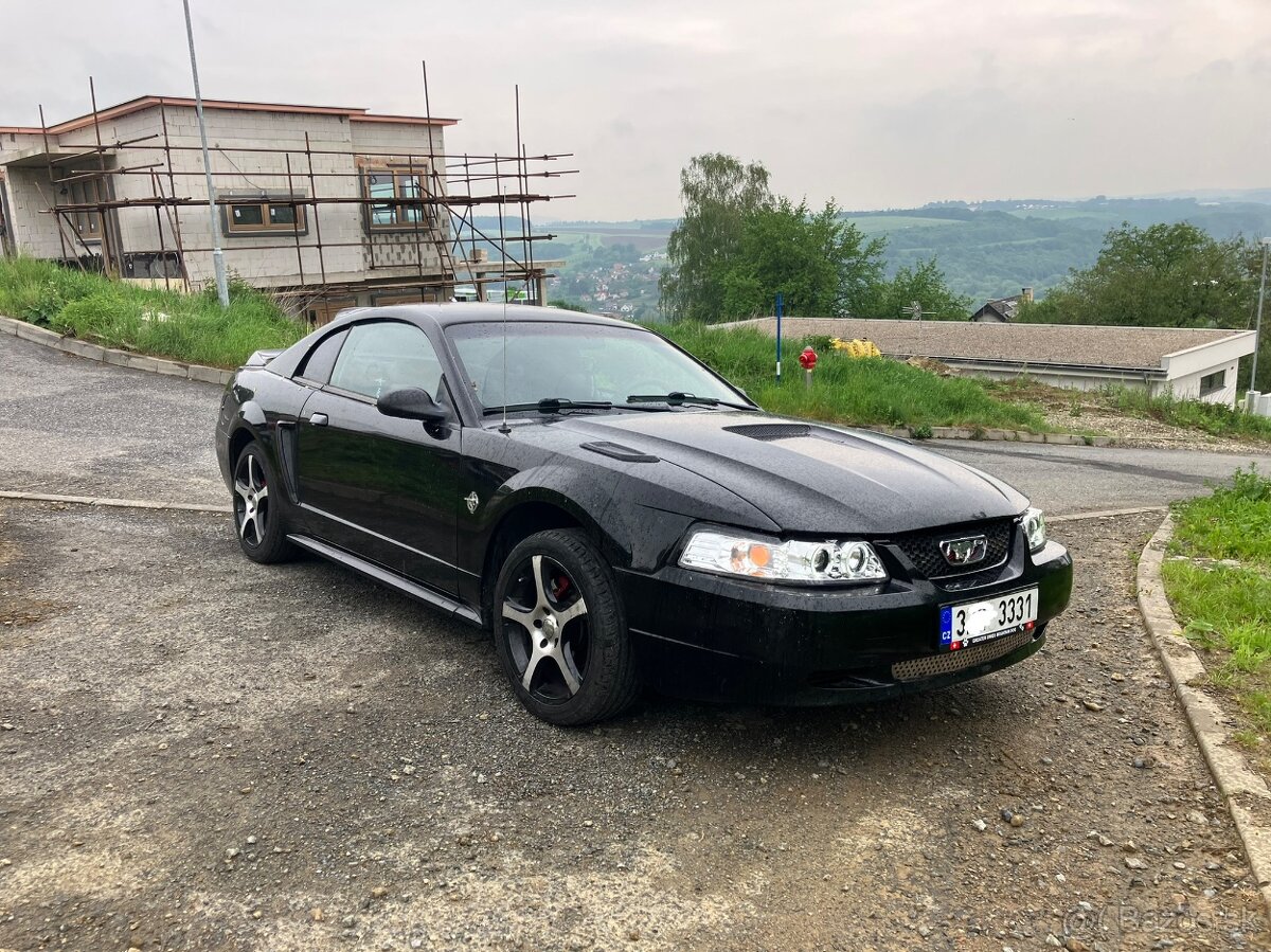 MUSTANAG 3.8i V6 manual rok 2000