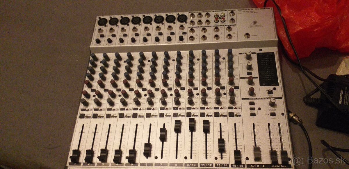 Behringer eurorack mx2004a