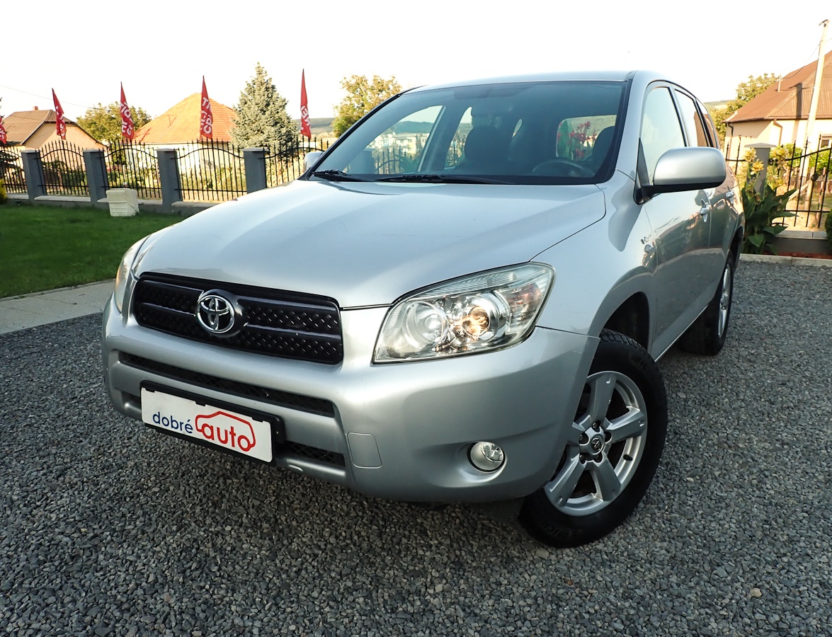 TOYOTA RAV4 2.2 D-4D 100kW- 4x4-UZAVIERKA-DIGIKLIMA-NOVA STK