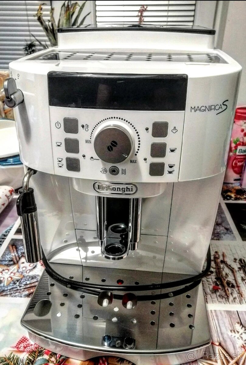 Delonghi Magnifica S white