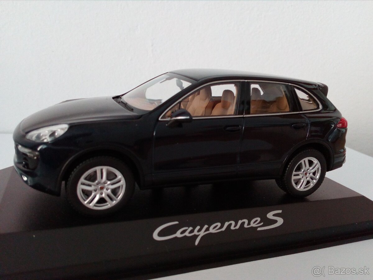 Predám modely auta Porsche Cayenne 1:43.