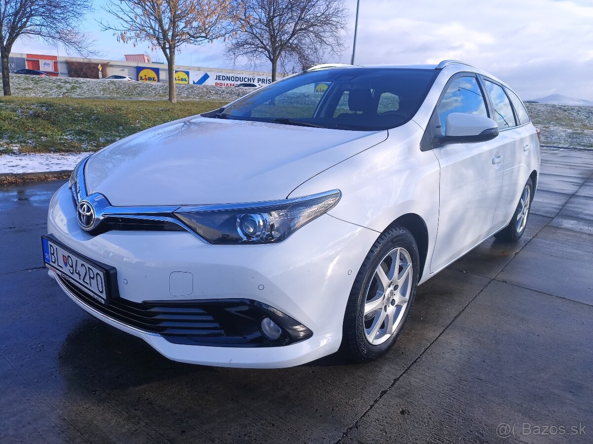 Toyota Auris TS,kombi,2017, 1,6benzín ,len 82000km,2x kolesa