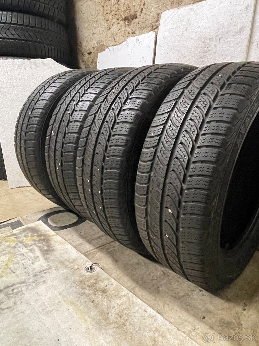 Continental 225/55 R17C 4x=180e