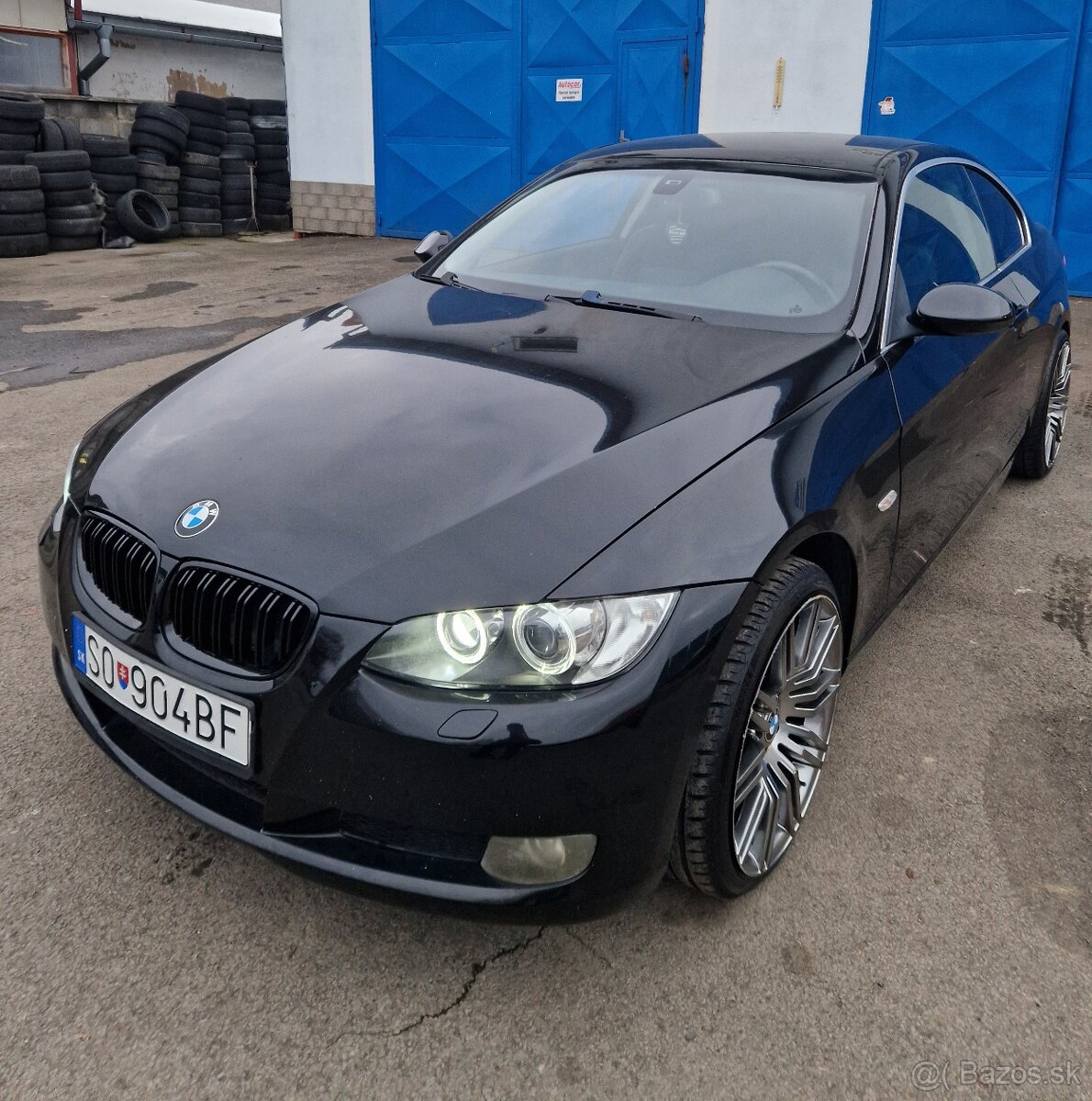 BMW e92 320i coupe manuál