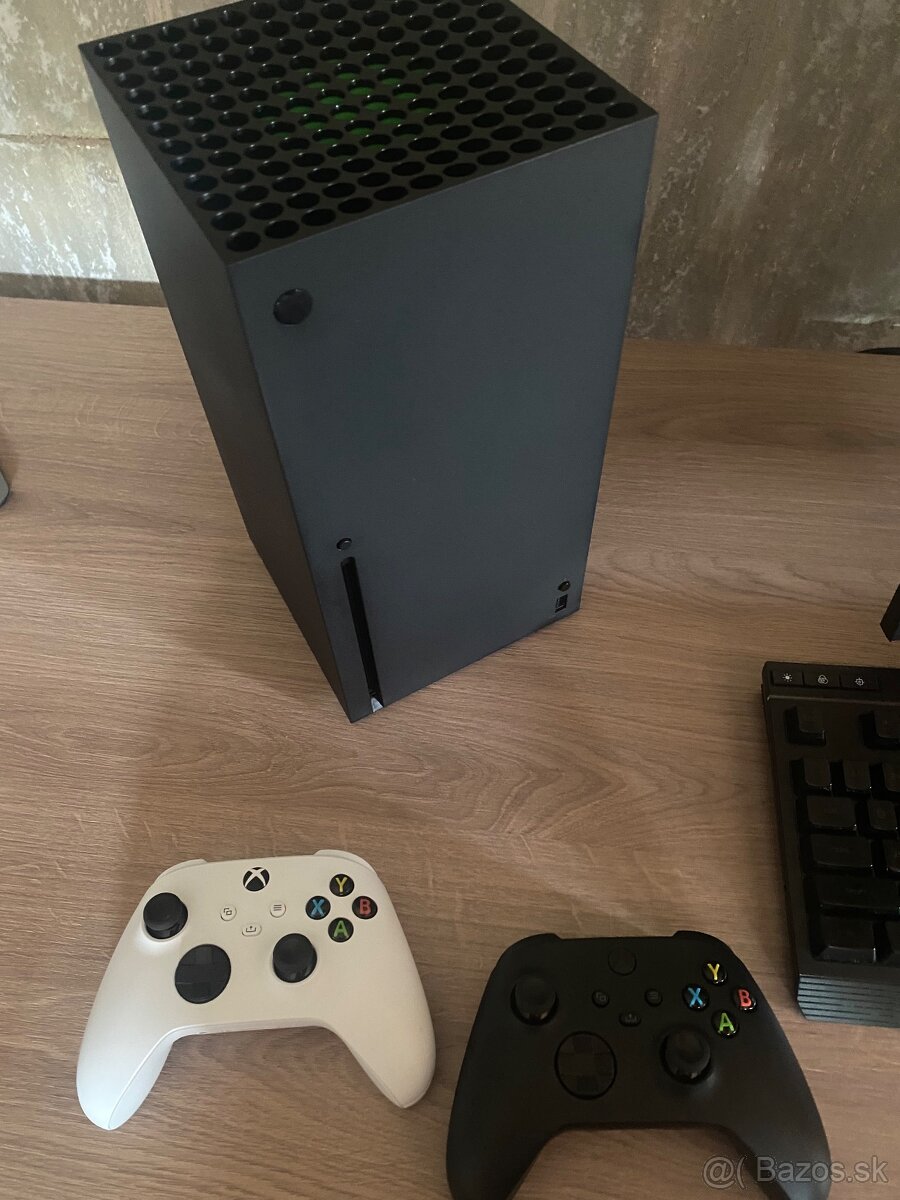 Xbox series x + 2 ovladace