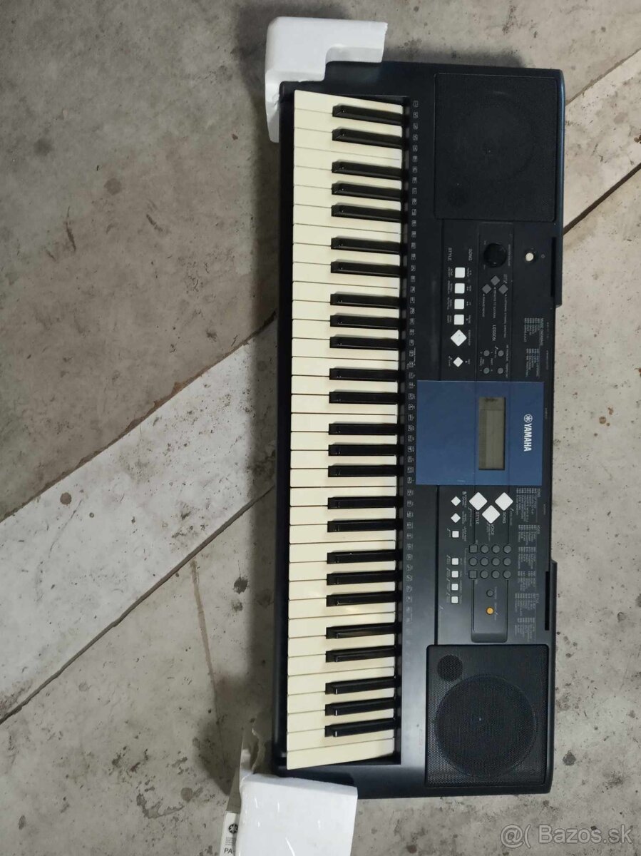 Yamaha PSR E333