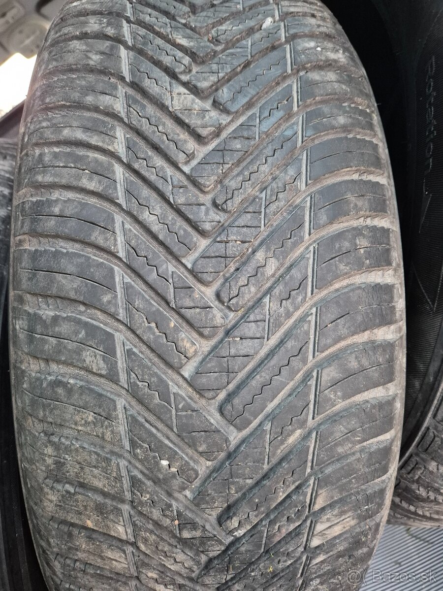 215/60R16