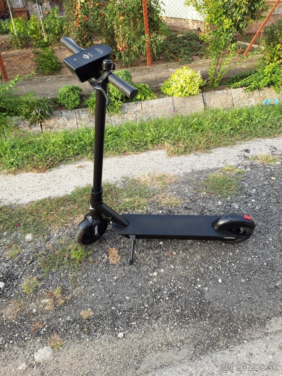 Elektrická kolobezka, elektrokolobezka elektricky scooter