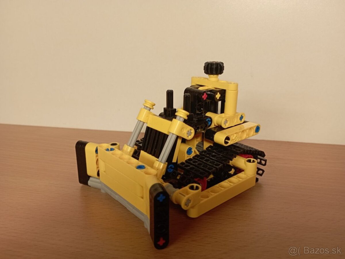 LEGO Technic Heavy-Duty Bulldozer