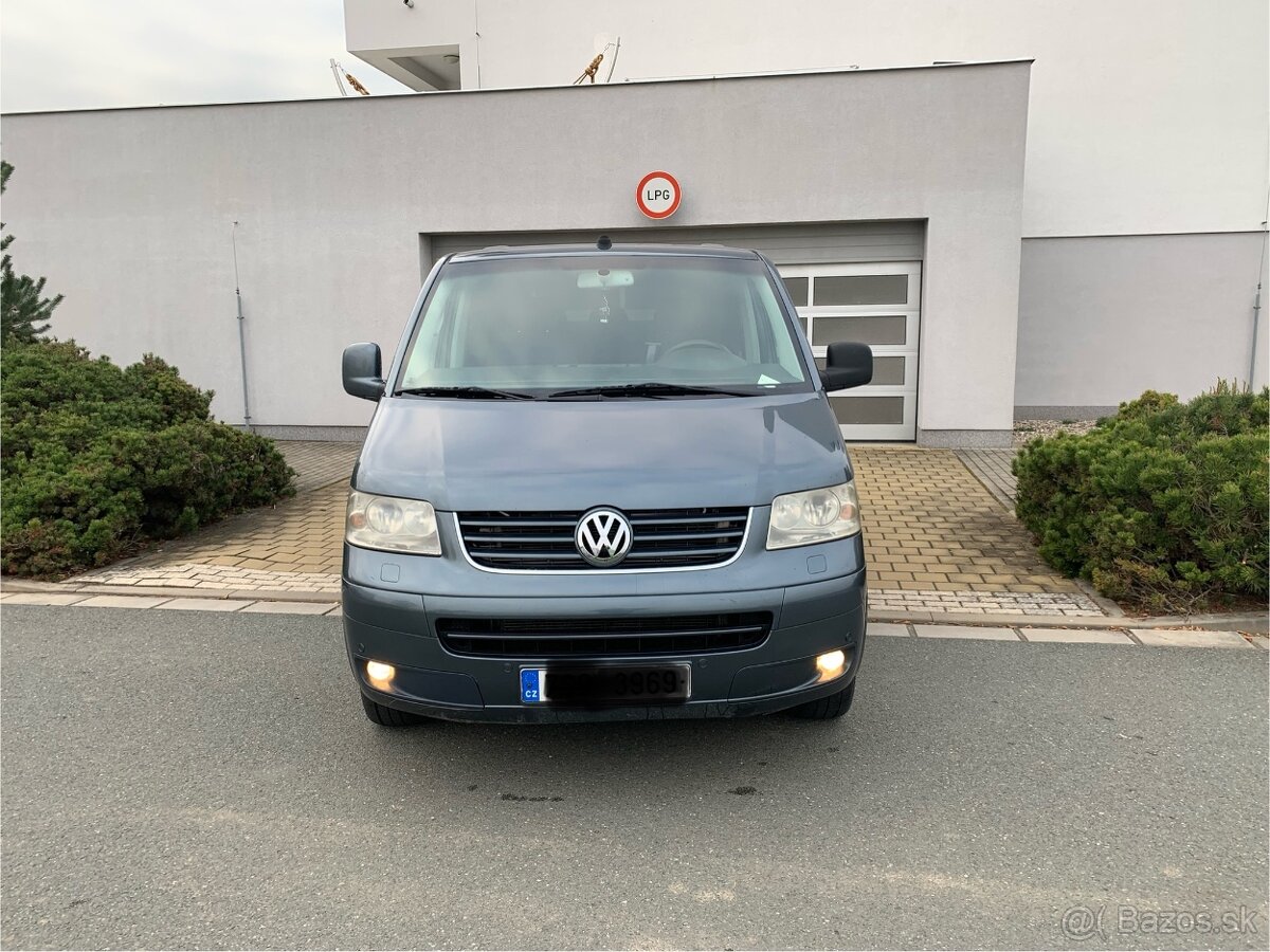 Volkswagen Caravelle 2.5TDI 96kw 4x4 Long 9-místní Rok 2008