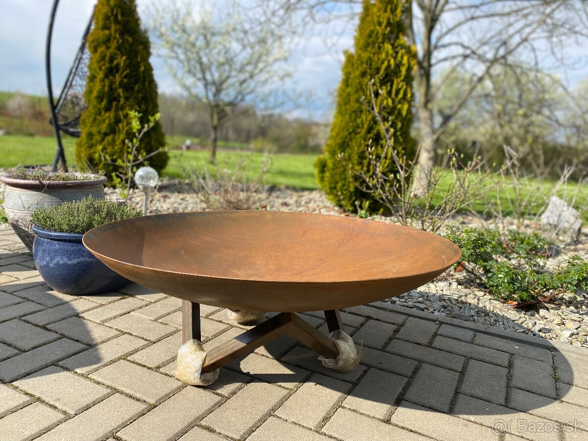 Ohnisko z corten ocele 70