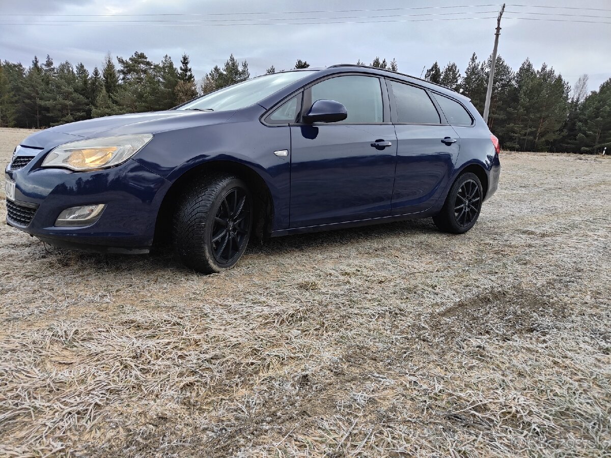 Opel Astra J 1.7 CDTI 2012