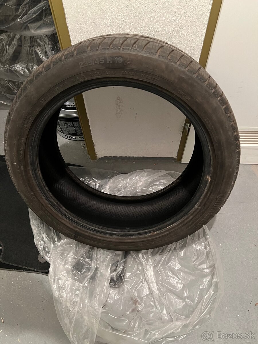 Zimné pneu Continental 235/45 R19