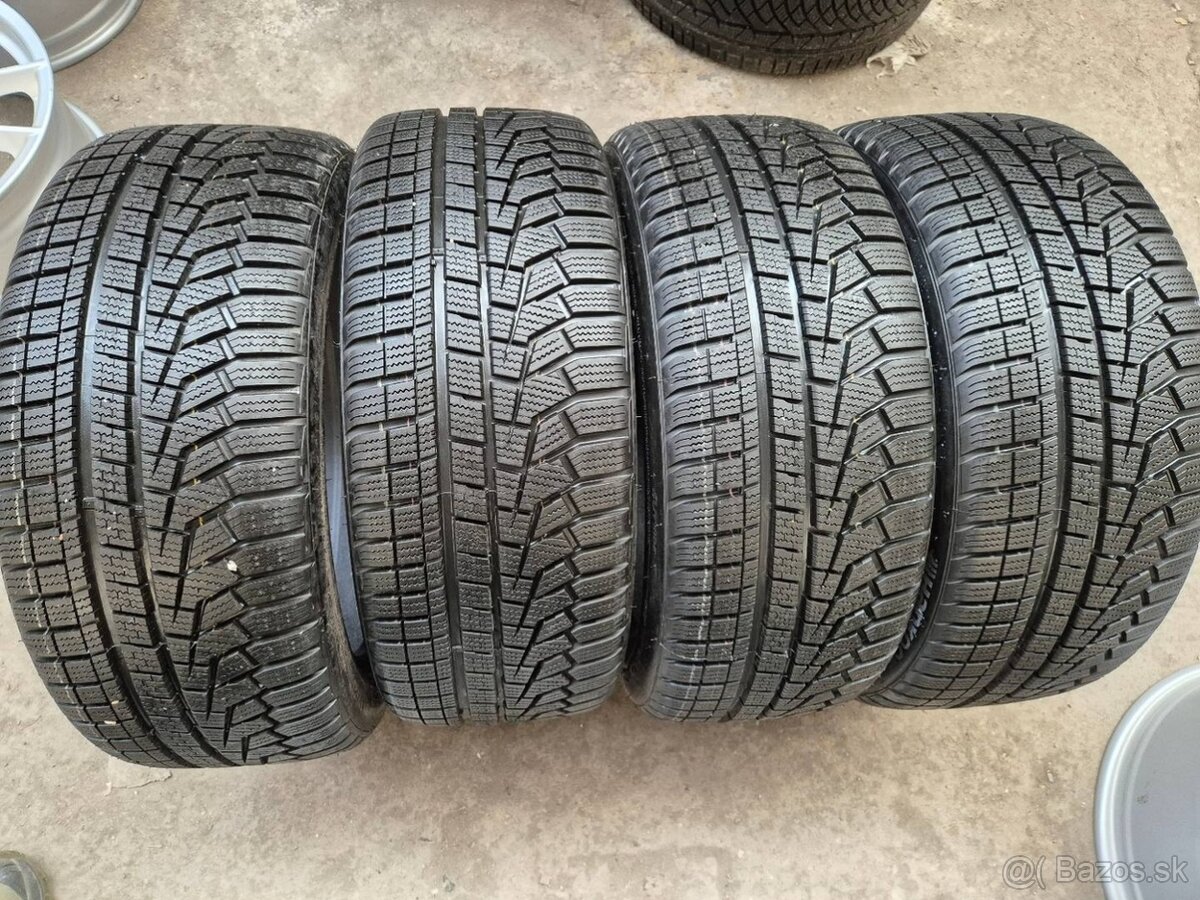 215/45r17 zimné 4 ks HANKOOK - z nového auta