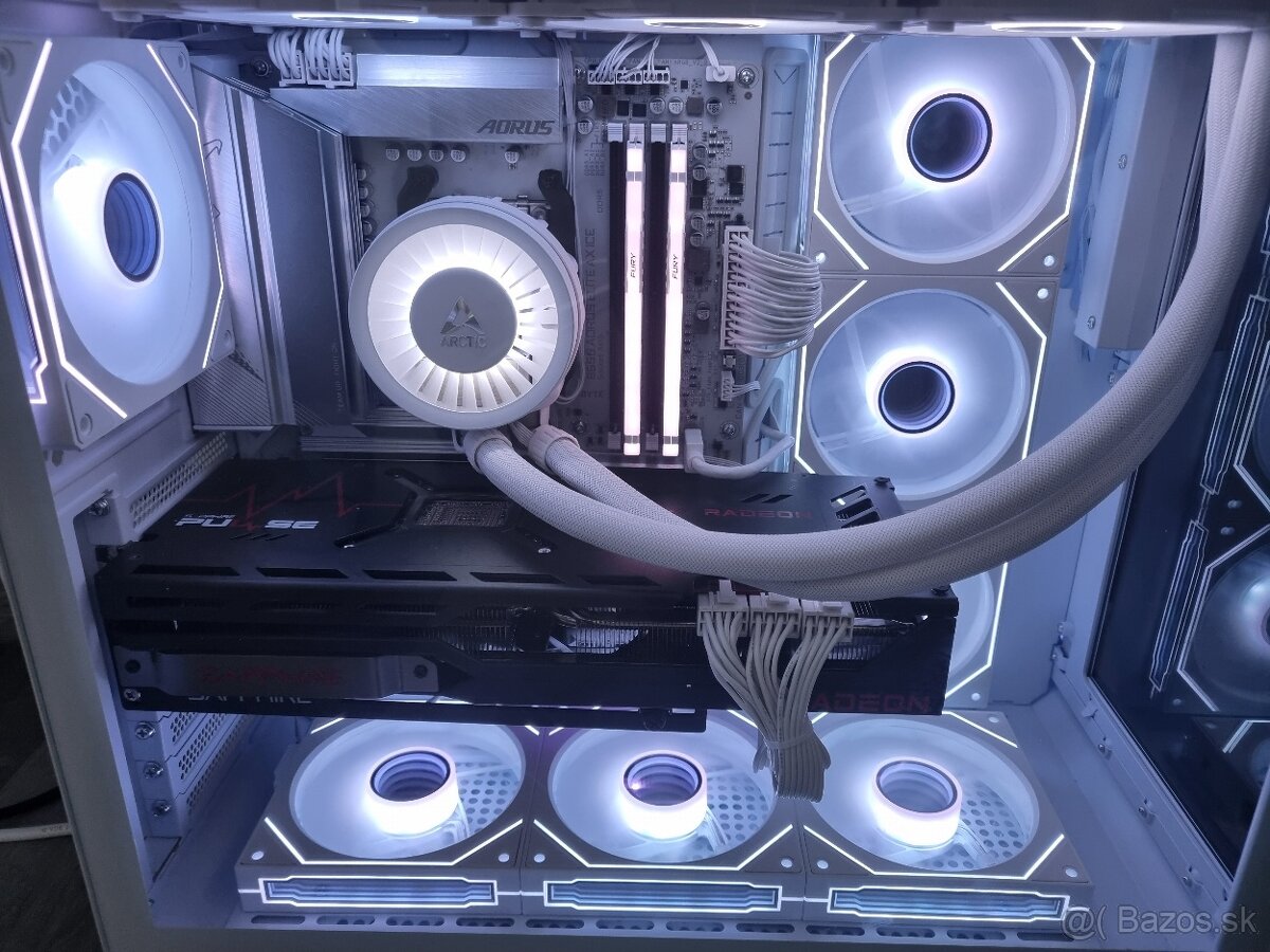 Ryzen 7 7800X3D , RX 7900 XTX