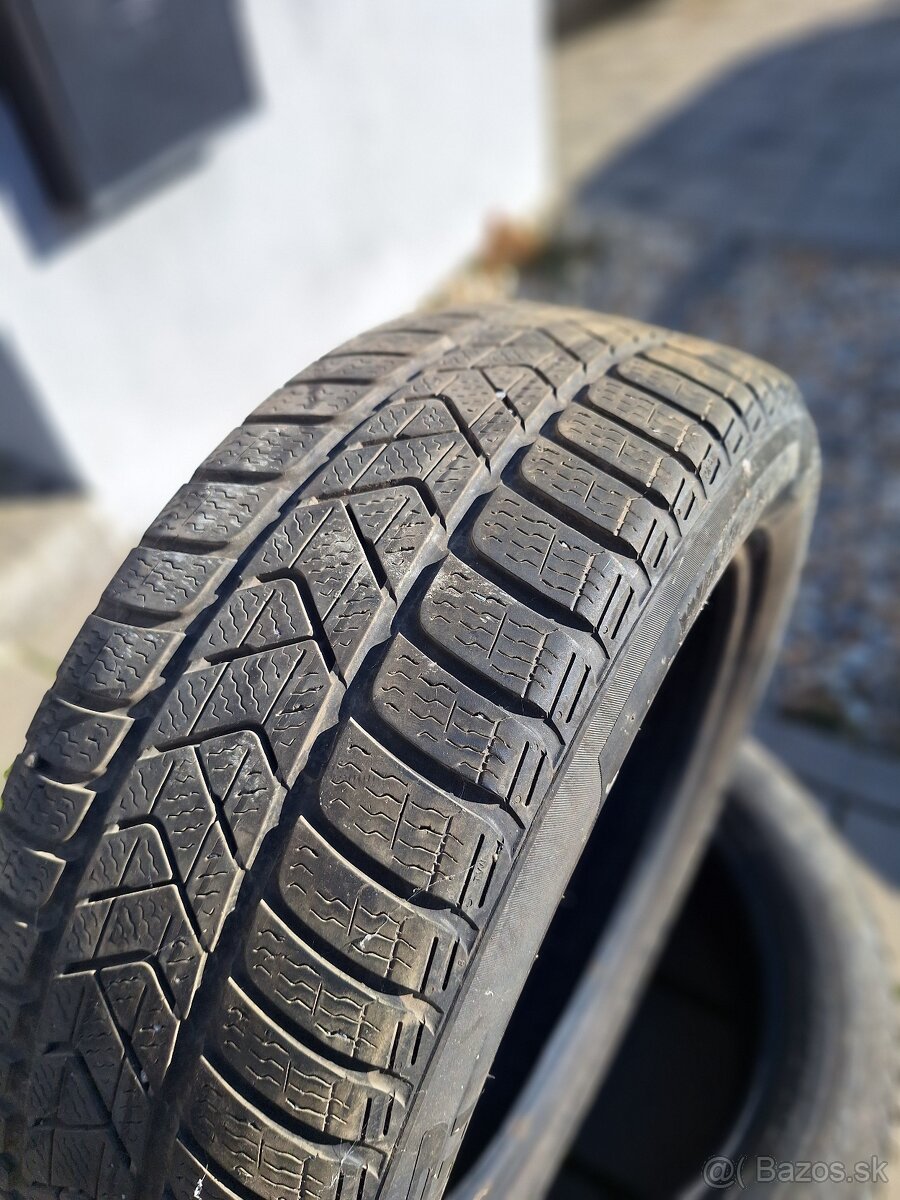 zimmne gumy Pirelli 215/55 R17