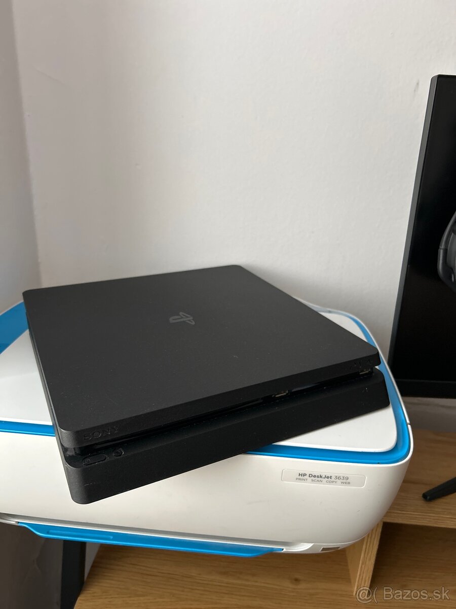 Playstation 4 slim