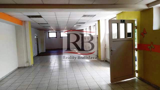 Obchodný / skladový priestor 263m² v Ružinove na prenájom