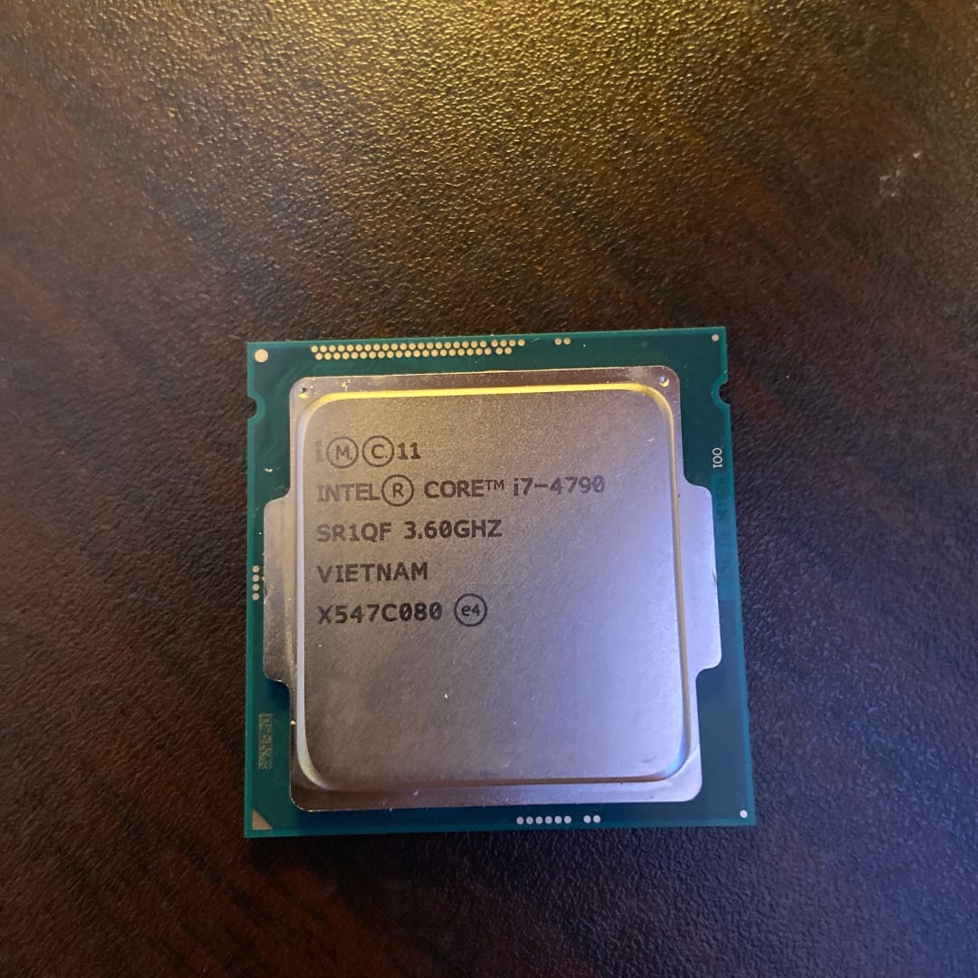 Predám CPU INTEL i7 4790 / 4-jadro a 8-vlákien