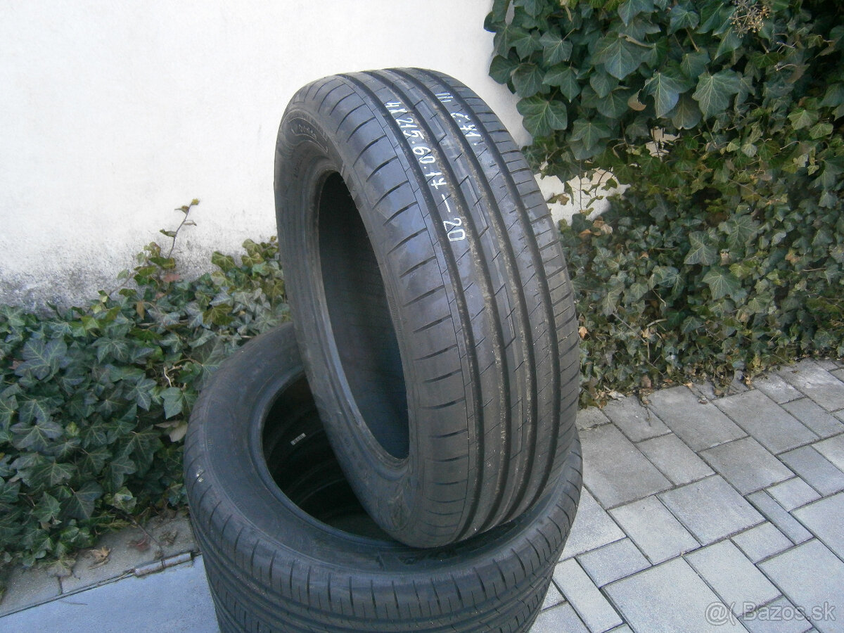 Predám 4x letné nové pneu Fulda 215/60 R17 96H