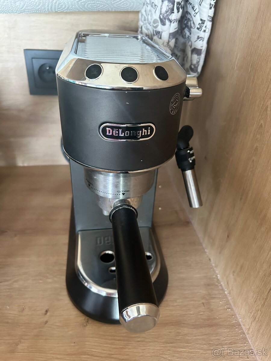 Kávovar Delonghi Dedica