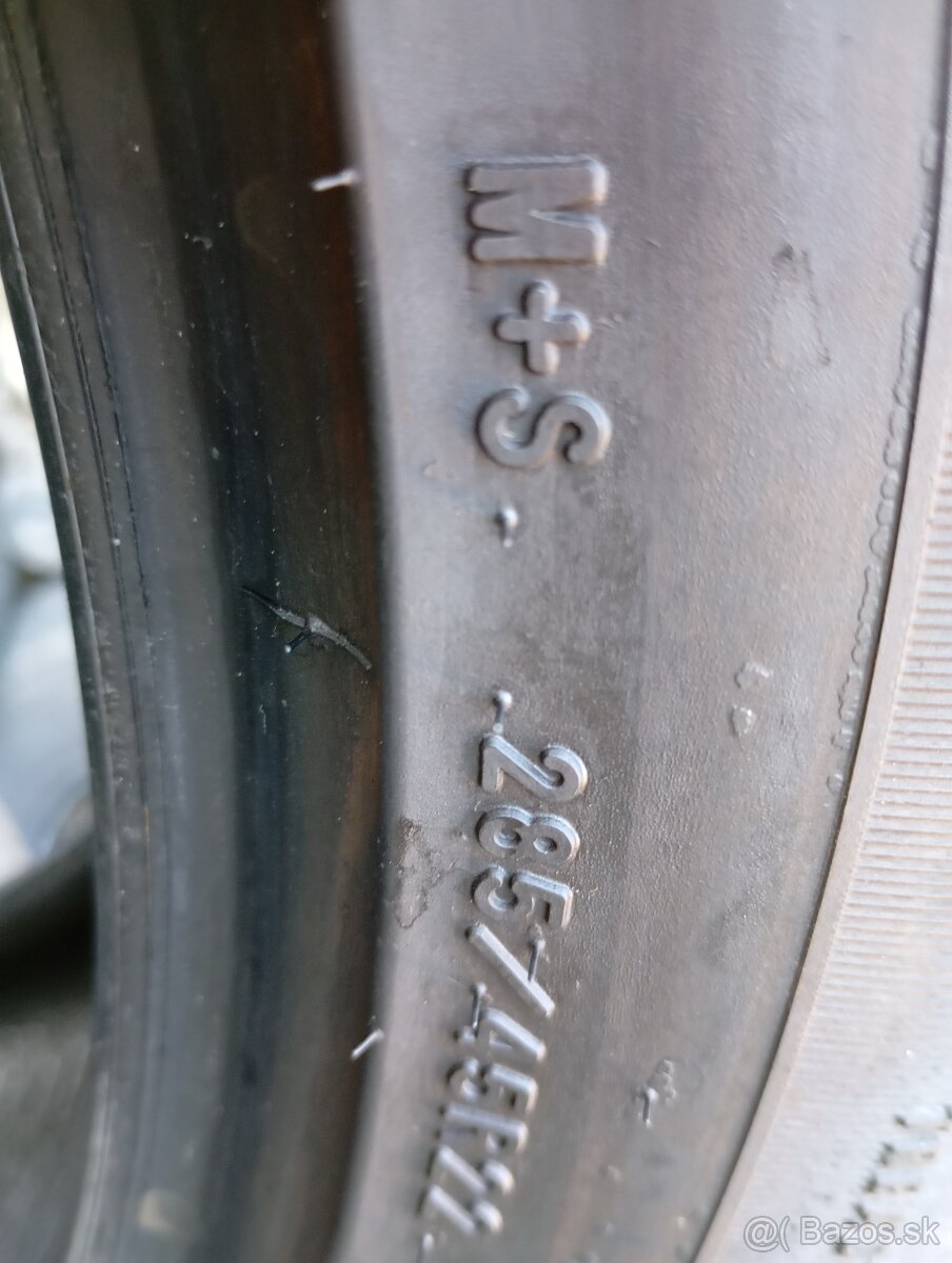 285/45 R22  Goodyear