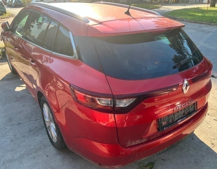 Renault MEGANE Grandtour 1.6 2017 predám DVERE, ZADNÉ DVERE,