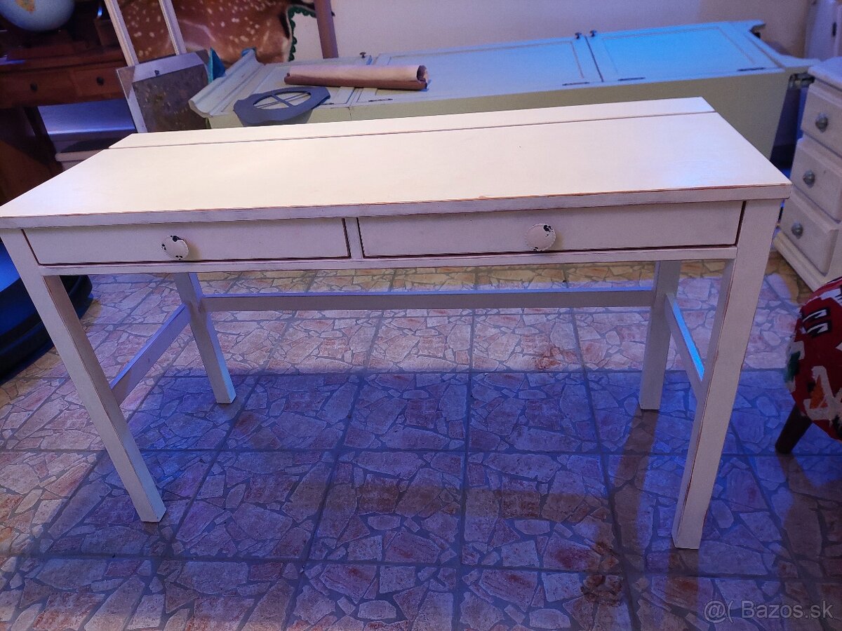 Stôl Ikea HEMNES, upravený na vintage štýl