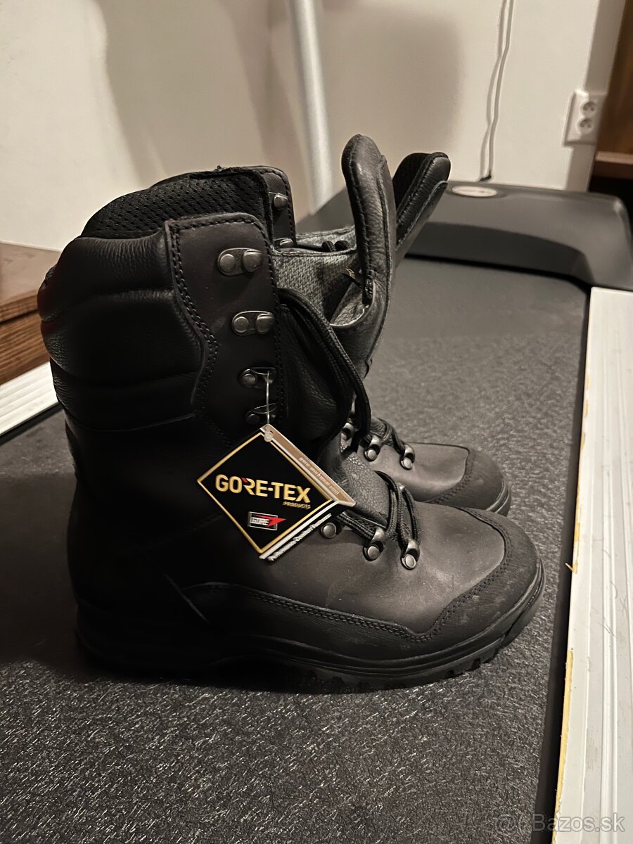 GORE-TEX Squad Black