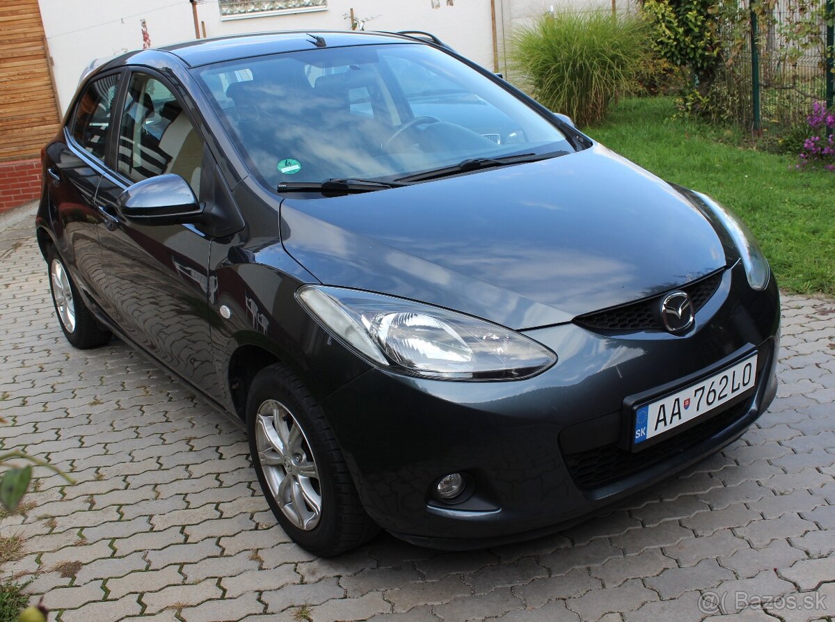 • MAZDA 2 1.3i, 55 kW, benzín, r.v. 2011 •