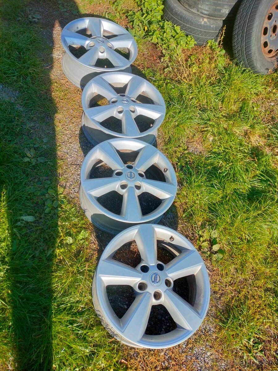 4ks alu disky orig. Nissan 5x114,3 r17