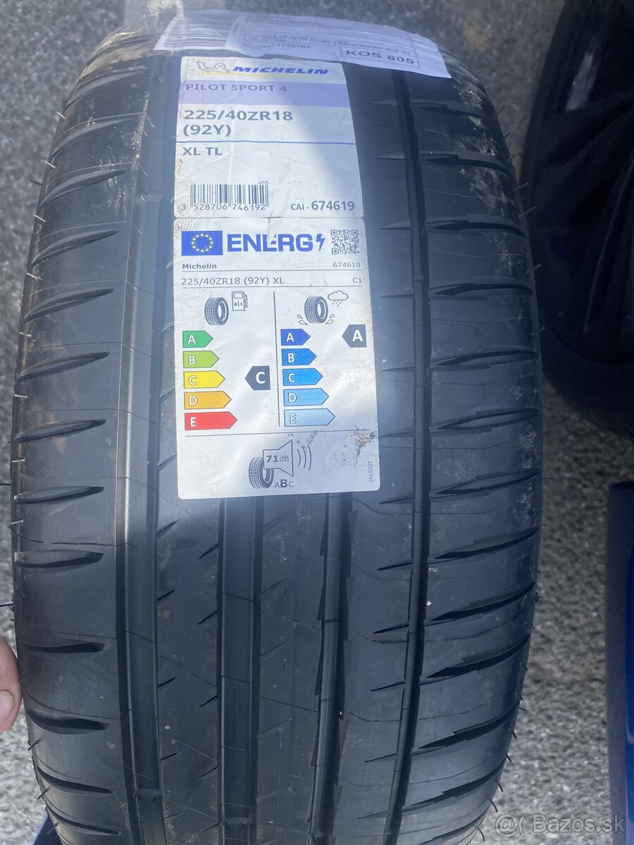 Michelin Pilot Sport 4