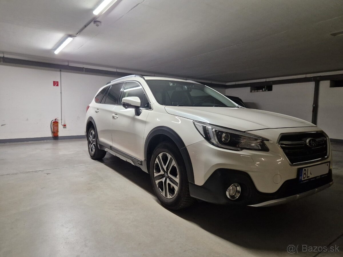 Subaru Outback 2,5 CVT Comfort metalíza biela perleť