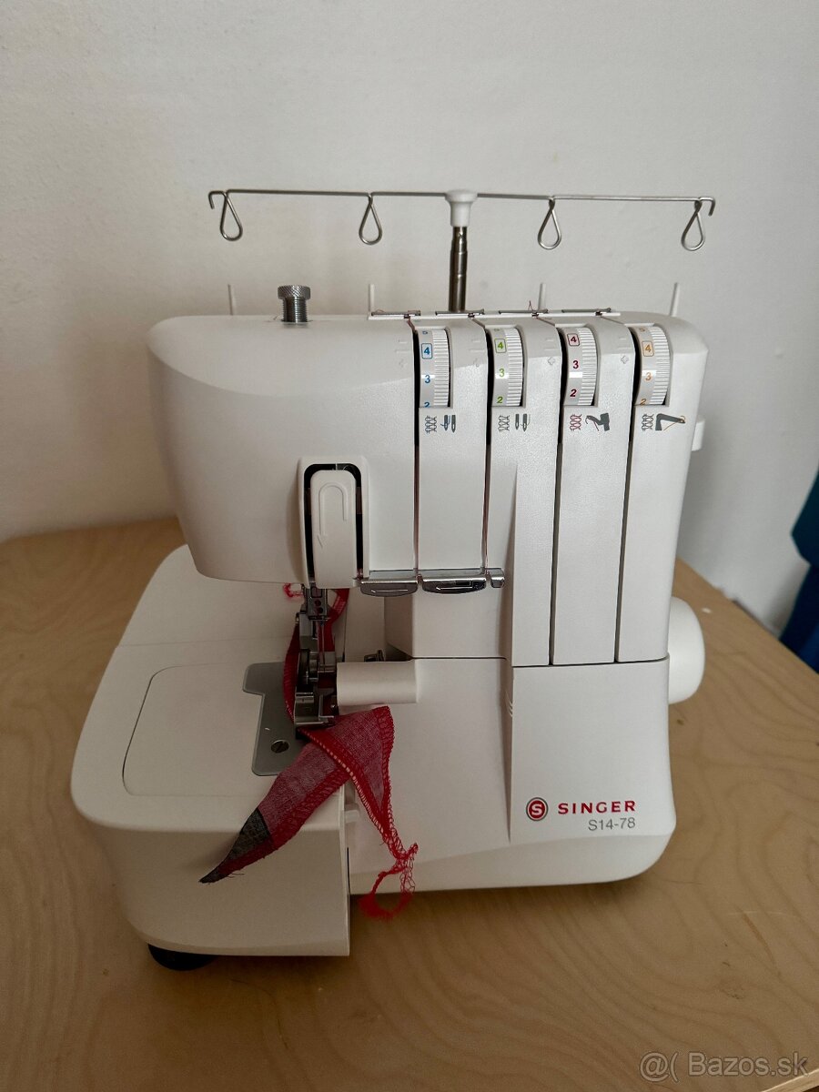 Šijací stroj overlock Singer 14-78