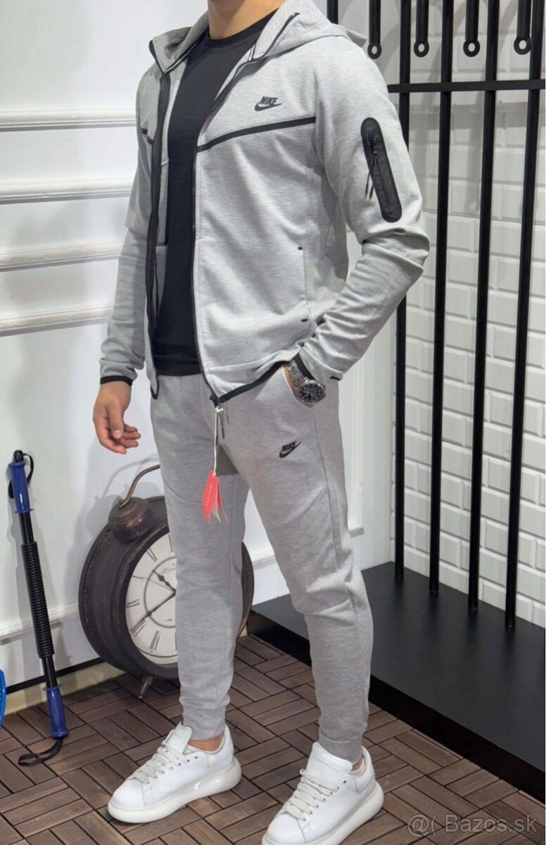 Nike Tech Fleece grey