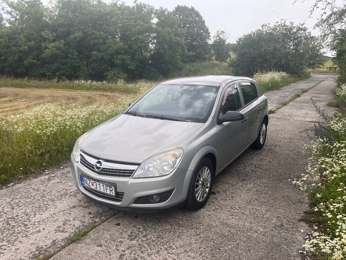 Opel Astra H  1.6 Benzín