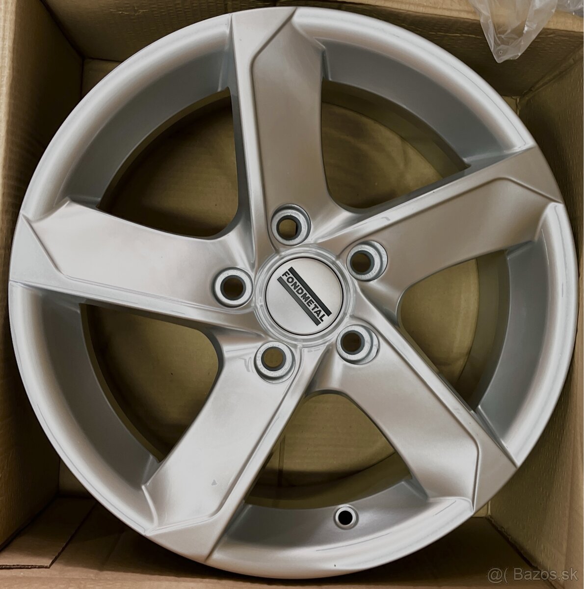 5x114,3 R16 7J  ET45 Fondmetal 7900 Glossy silver