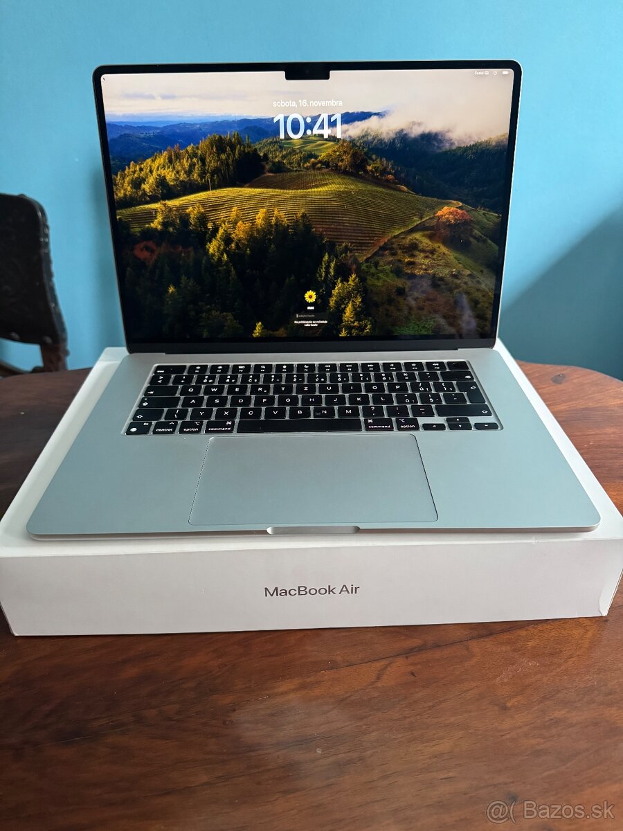 Predám MacBook Air 15” (M3, 8/256GB)