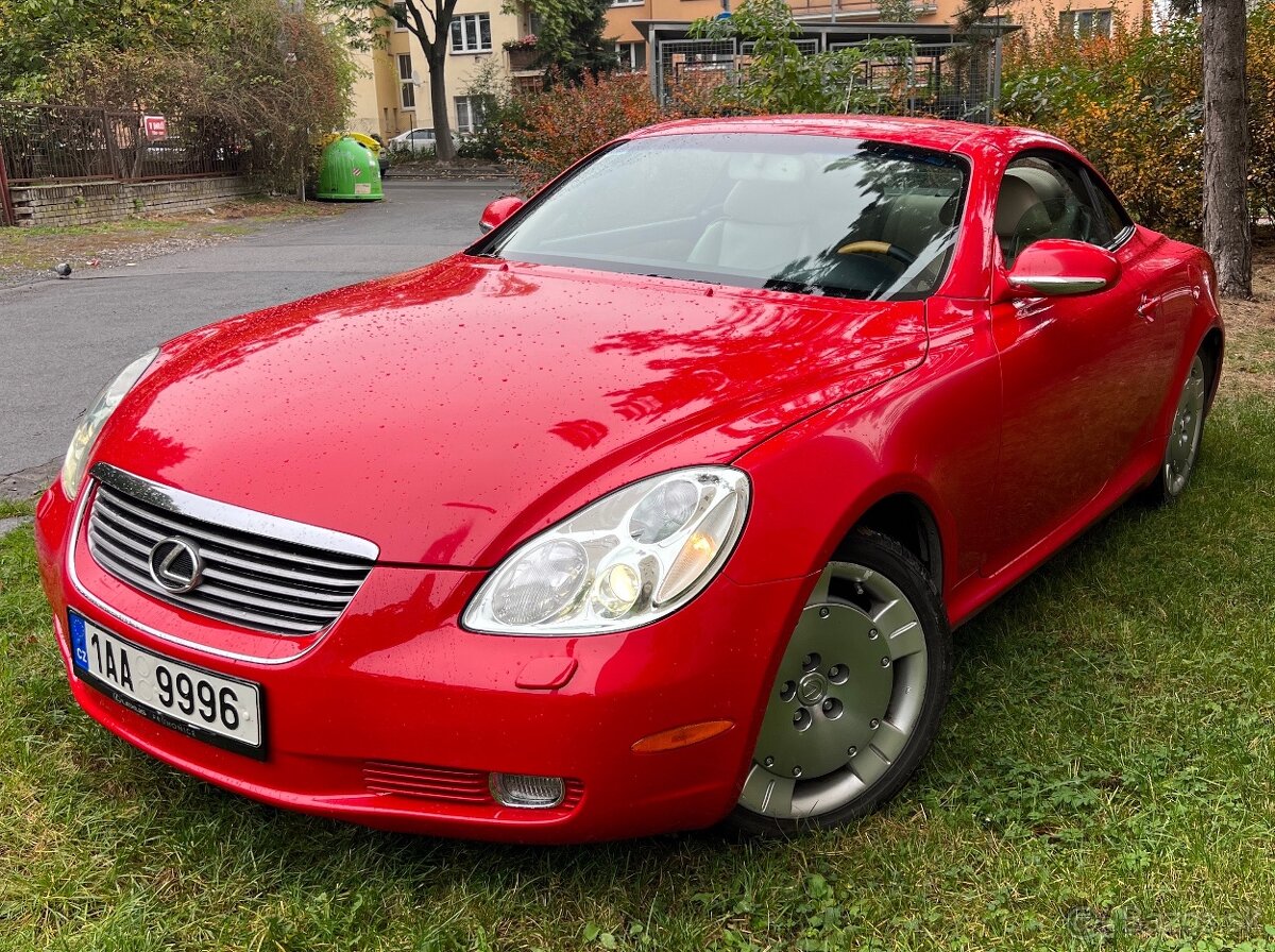 Lexus SC430. Rok 2003, motor V8 o objemu 4.3L, výkon 210kW,