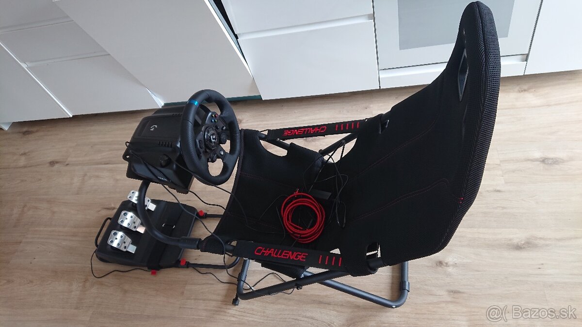 Volant Logitech G923 a sedačka Playseat Challenge