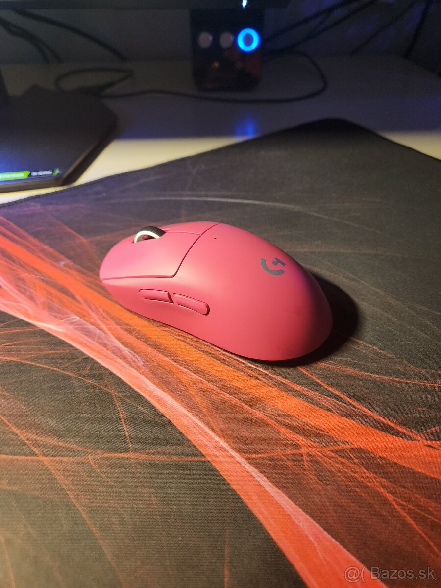 Logitech PRO X Superlight Magenta + podložka HyperX