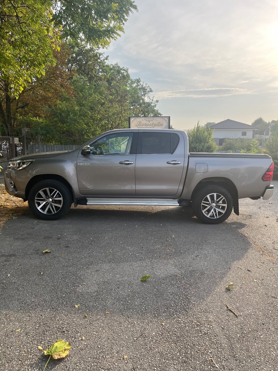 TOYOTA HILUX 2.4 DI-D Invincible A/T, 110kW, A6, 4d.