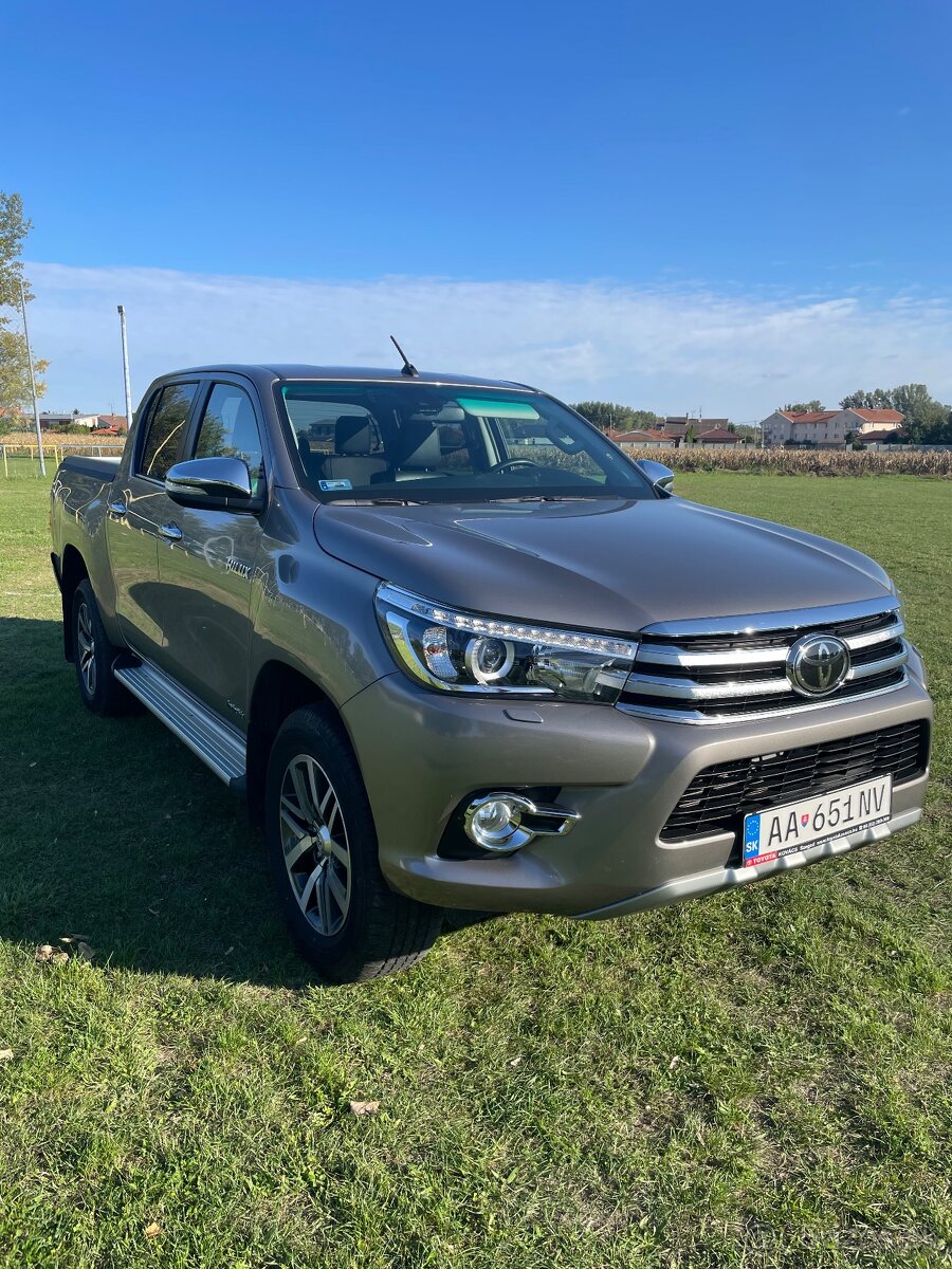 TOYOTA HILUX 2.4 DI-D Invincible A/T, 110kW, A6, 4d.