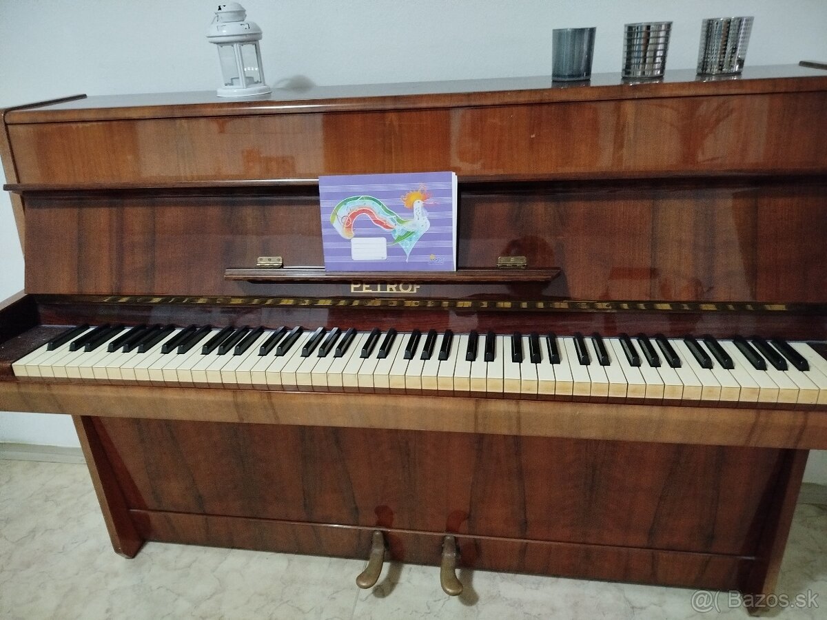 Pianino Petrof