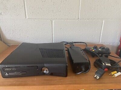 Xbox 360 slim top stav 256gb